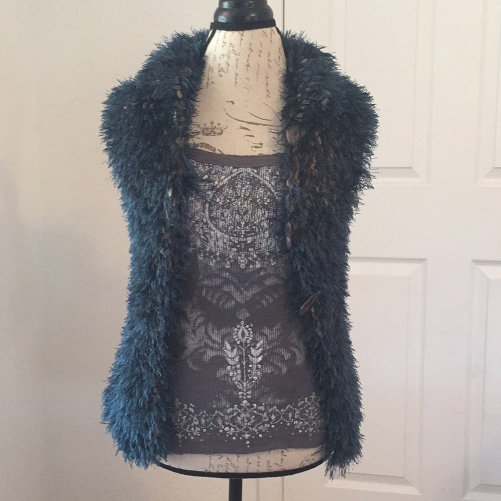 Haiku... collar vest with buttons, fluffy!!!